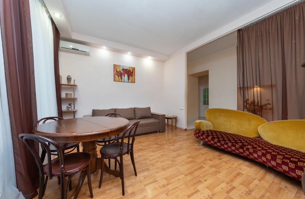Apartamenty Sofia Киев Екстериор снимка