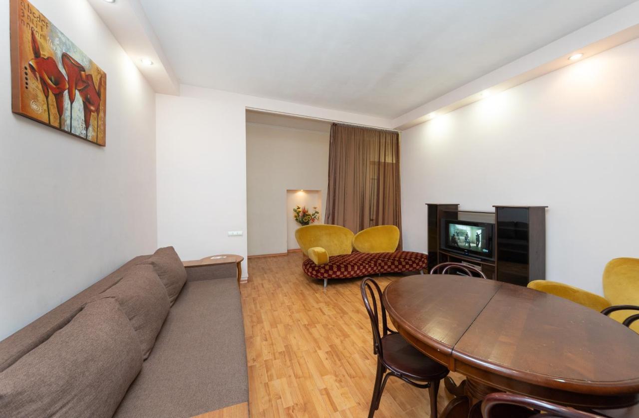 Apartamenty Sofia Киев Екстериор снимка