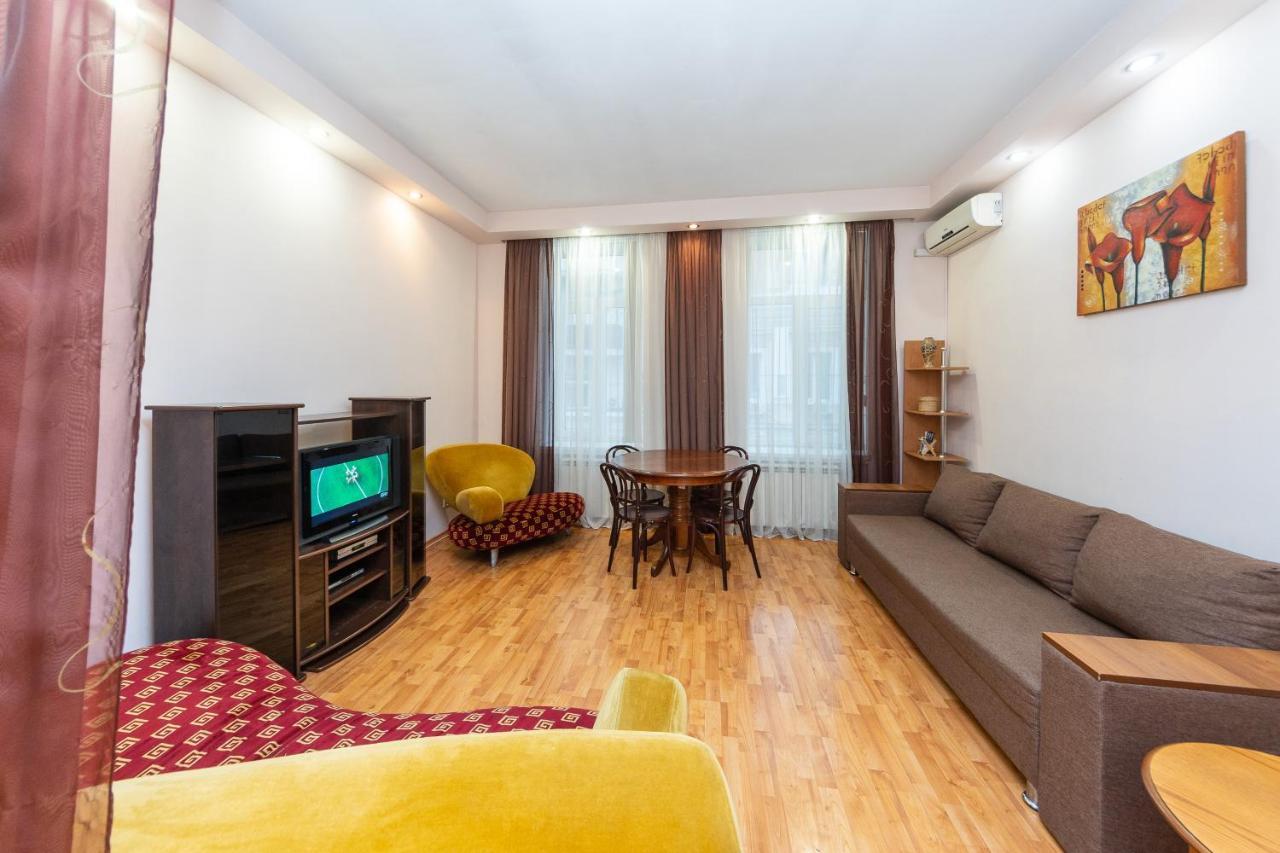Apartamenty Sofia Киев Екстериор снимка