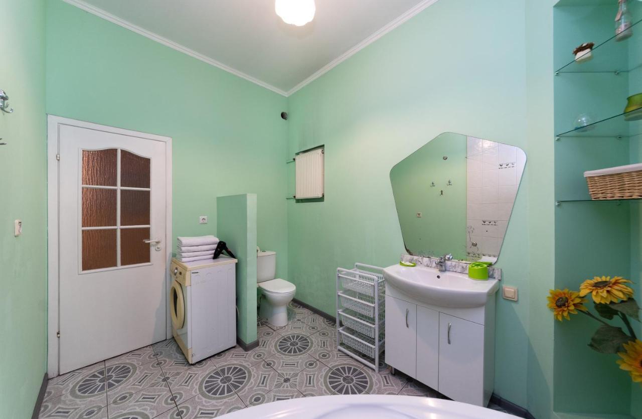 Apartamenty Sofia Киев Екстериор снимка
